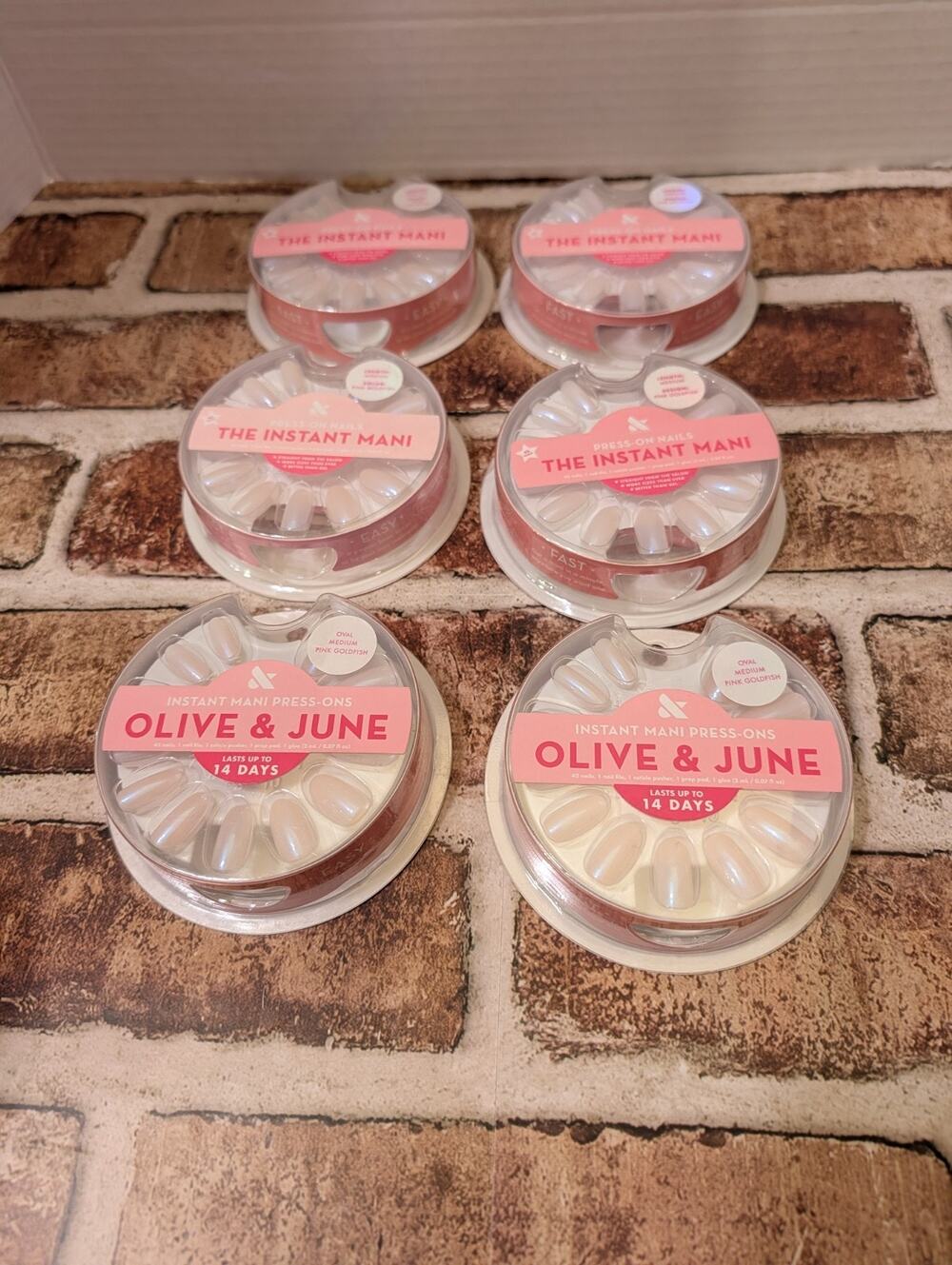 6 X Olive & June The Instant Mani Press-On Nails Medium Pink Goldfish Oval Shape